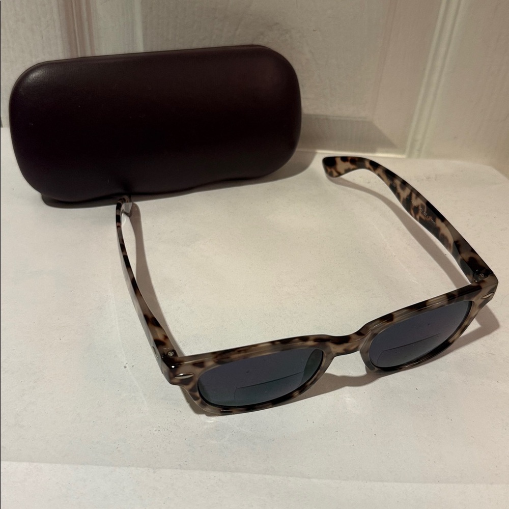 Peppers Leopard Print Sunglass Reading‎ Glasses w/case